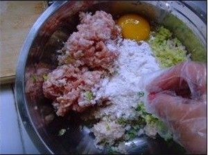 Steps for Making Lotus Root Meatballs