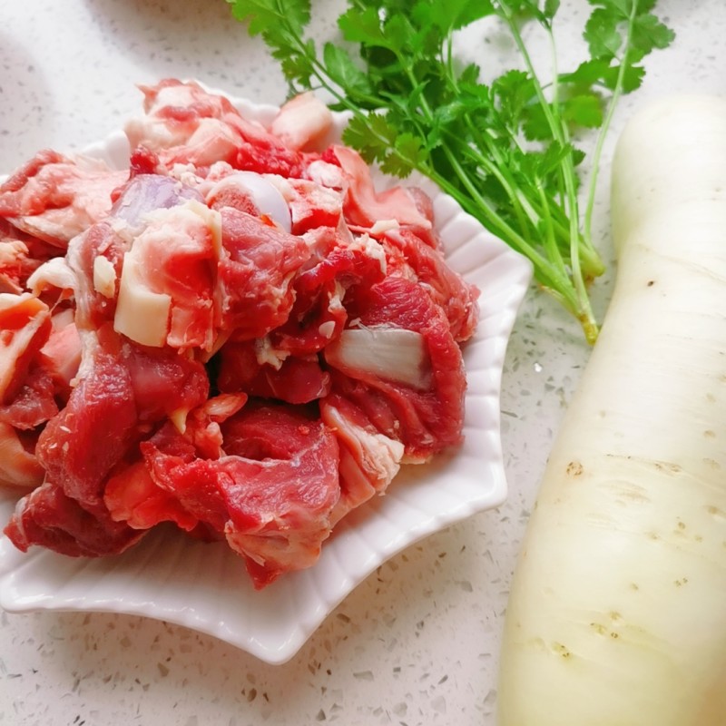 Steps for Cooking Lamb Stewed with White Radish