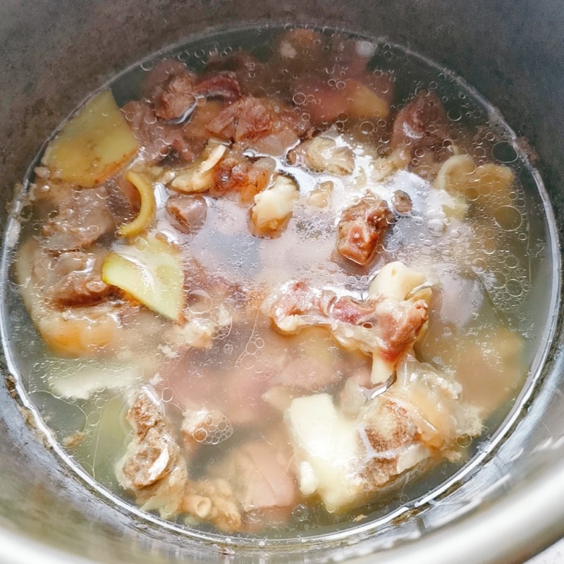 Steps for Cooking Lamb Stewed with White Radish