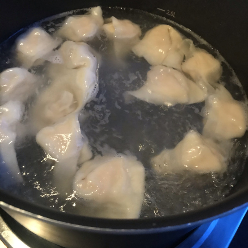 Steps for Making Sour and Spicy Shrimp Wonton