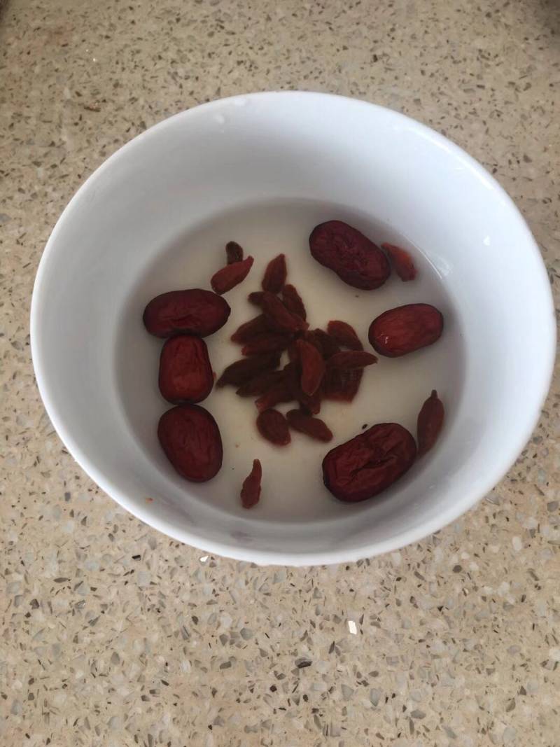 Steps for Cooking Steamed Snow Swallow with Goji Berries and Red Dates