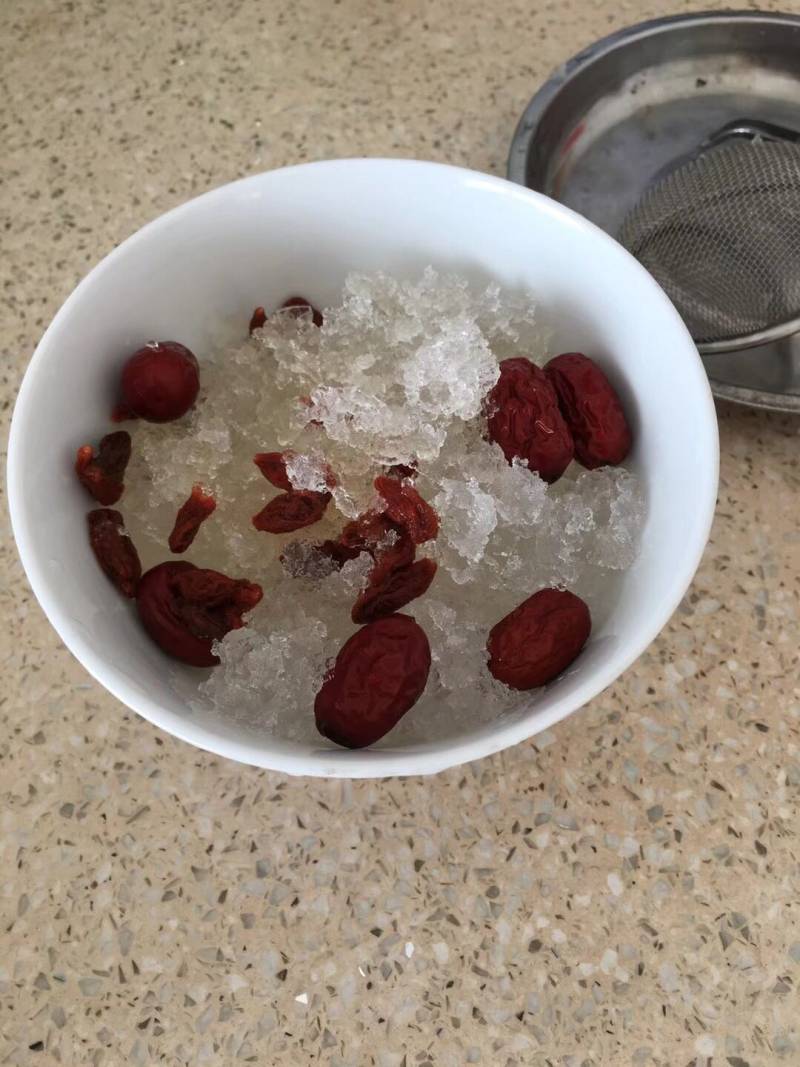 Steps for Cooking Steamed Snow Swallow with Goji Berries and Red Dates