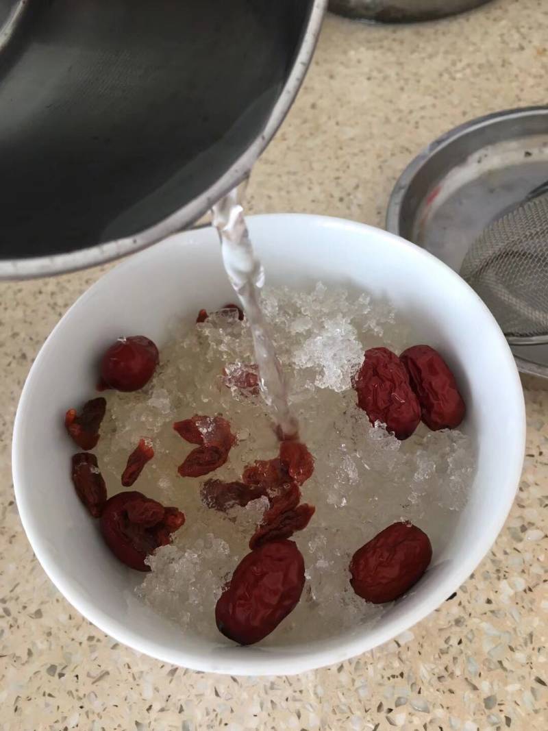 Steps for Cooking Steamed Snow Swallow with Goji Berries and Red Dates