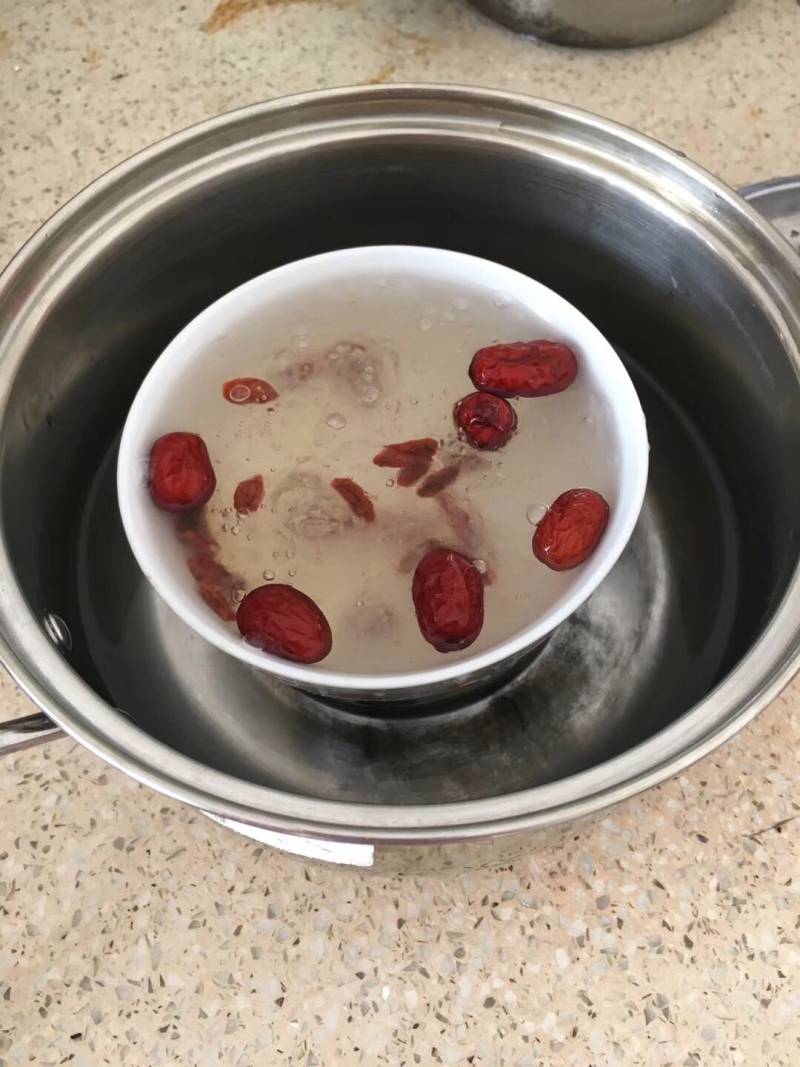 Steps for Cooking Steamed Snow Swallow with Goji Berries and Red Dates