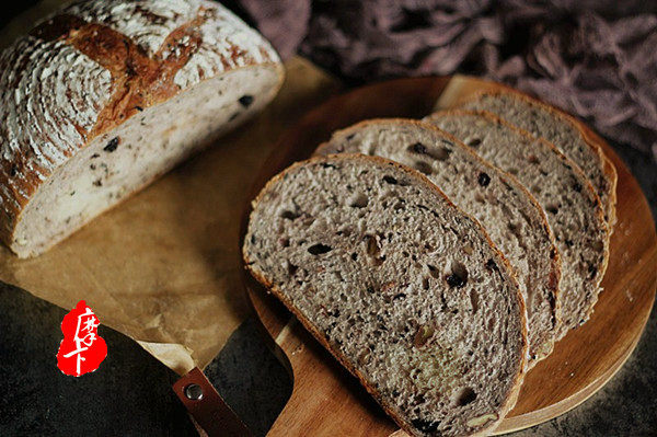 Healthy and Rustic Whole Wheat Blueberry and Pecan Soft European Bread