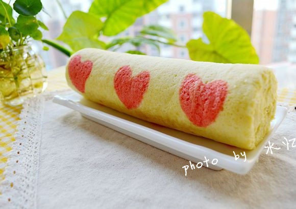 Heart-shaped Cake Roll