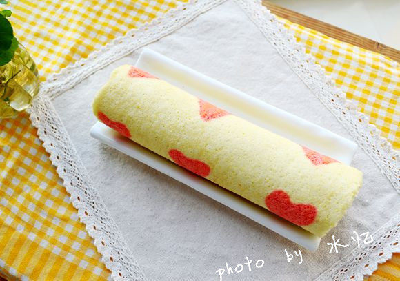 Heart-shaped Cake Roll