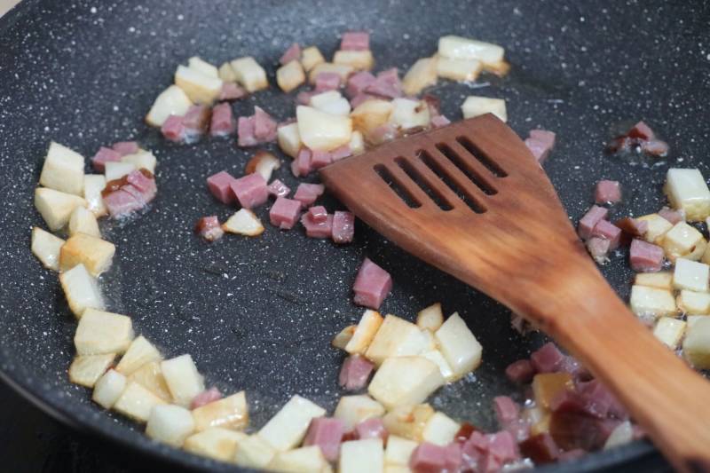 Chinese Sausage Potato Mushroom Rice Cooking Steps