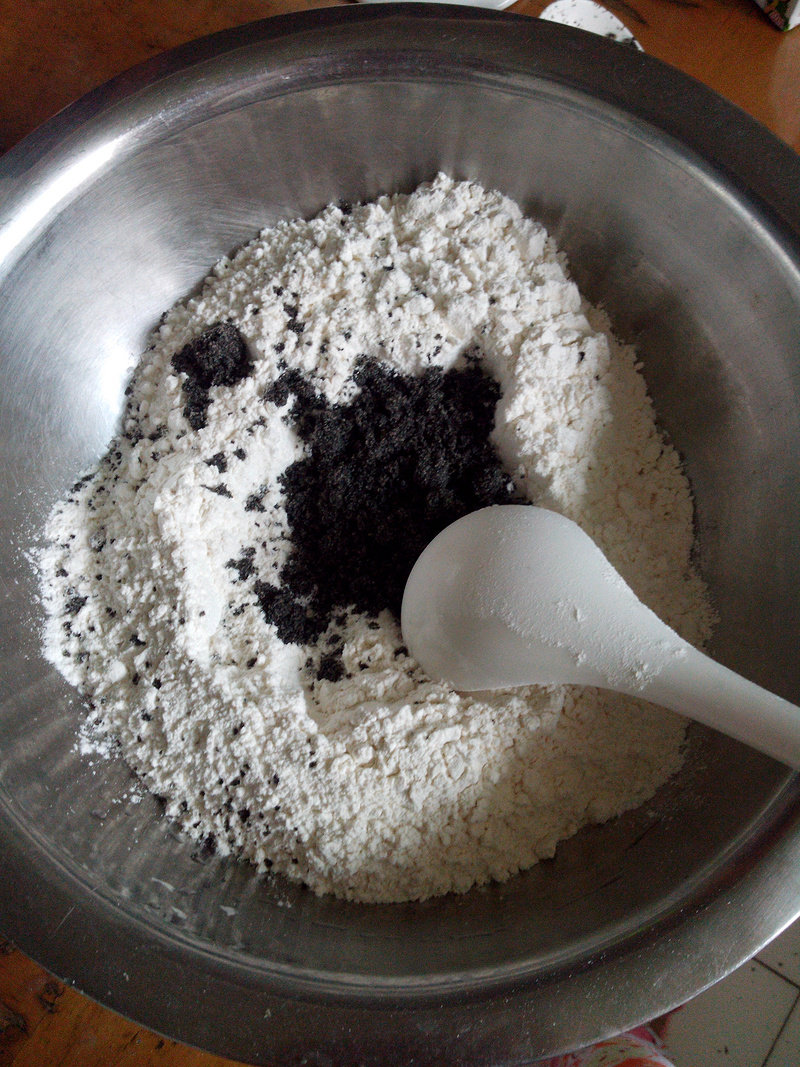 Steps for Making Black Sesame Steamed Bun