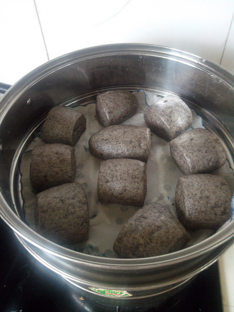 Steps for Making Black Sesame Steamed Bun