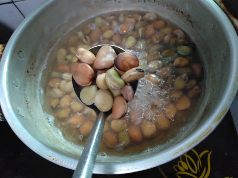 Steps to Make Sugar Frosted Broad Beans