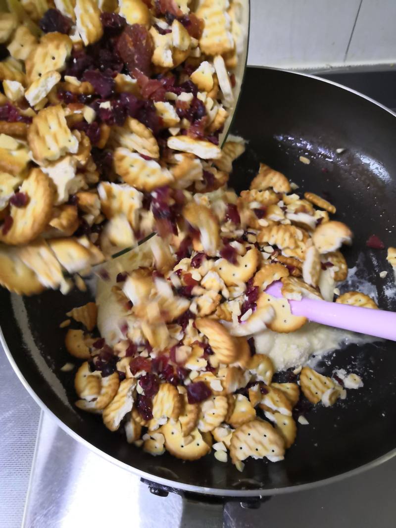 Steps for Making Original Snowflake Crisps