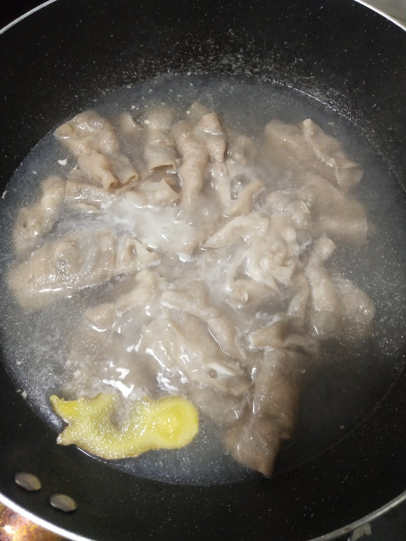 Tomato Beef and Enoki Mushroom Soup: Detailed Cooking Steps