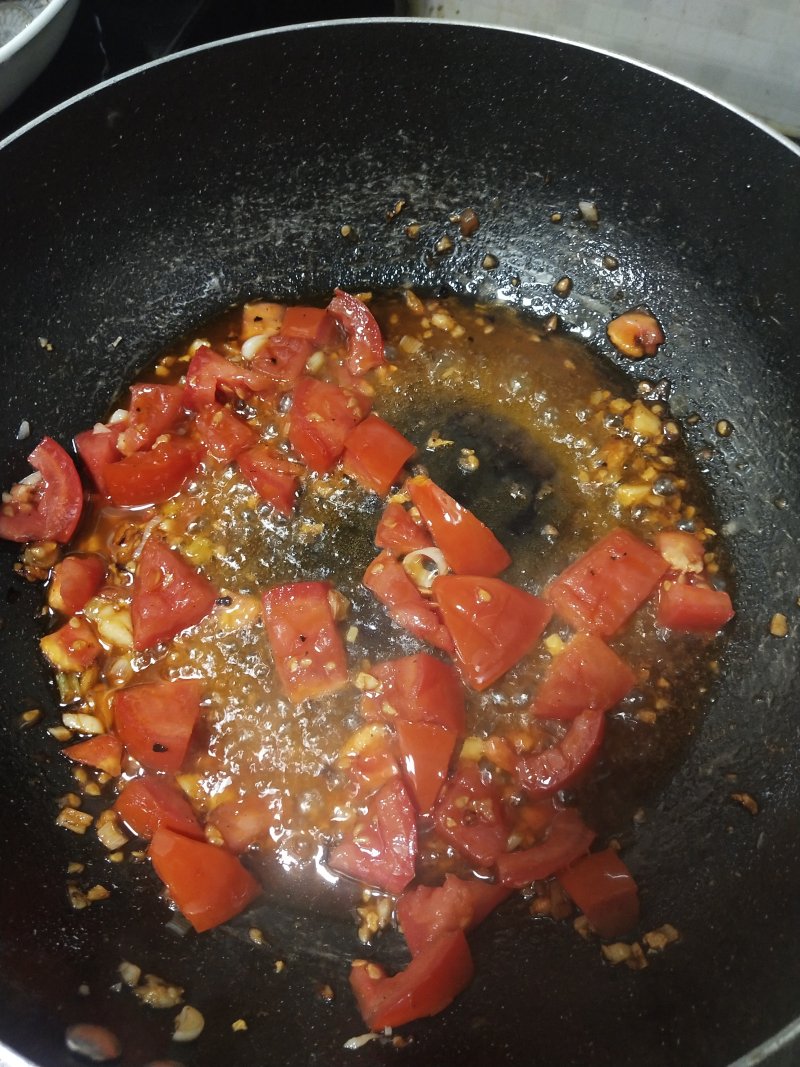 Tomato Beef and Enoki Mushroom Soup: Detailed Cooking Steps