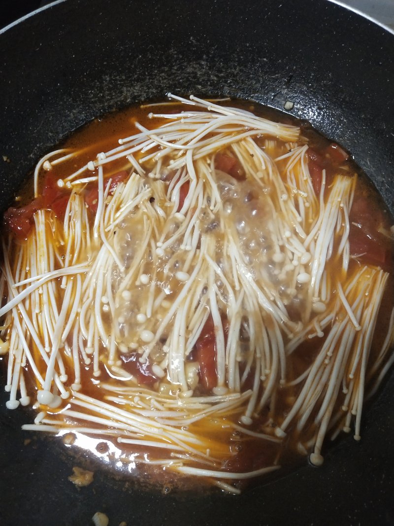 Tomato Beef and Enoki Mushroom Soup: Detailed Cooking Steps