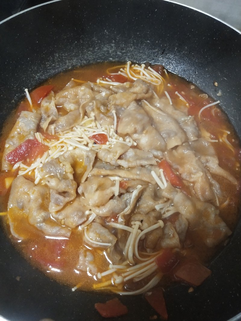 Tomato Beef and Enoki Mushroom Soup: Detailed Cooking Steps