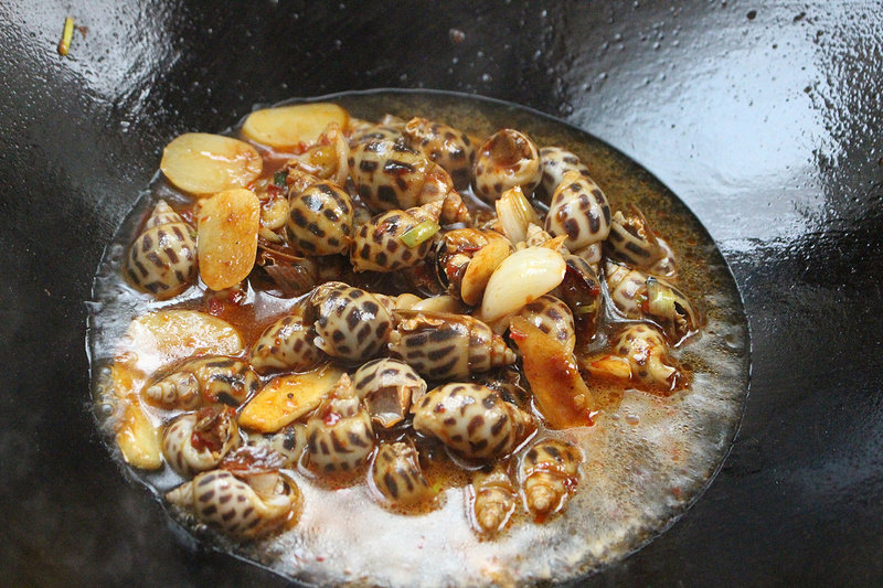 Steps for Making Spicy Stir-Fried Snails