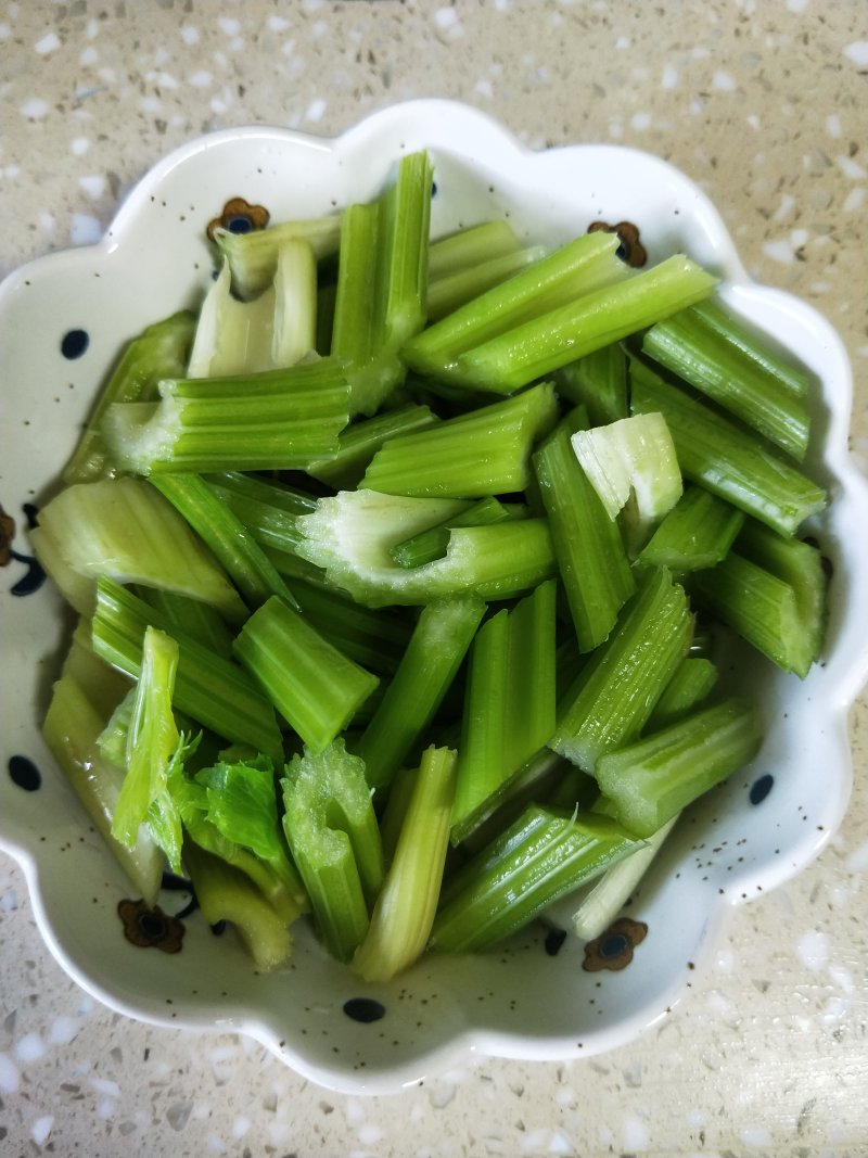 Steps for Making Celery Apple Juice