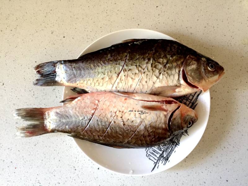 Steps for Cooking Carp and Crab Mushroom Soup