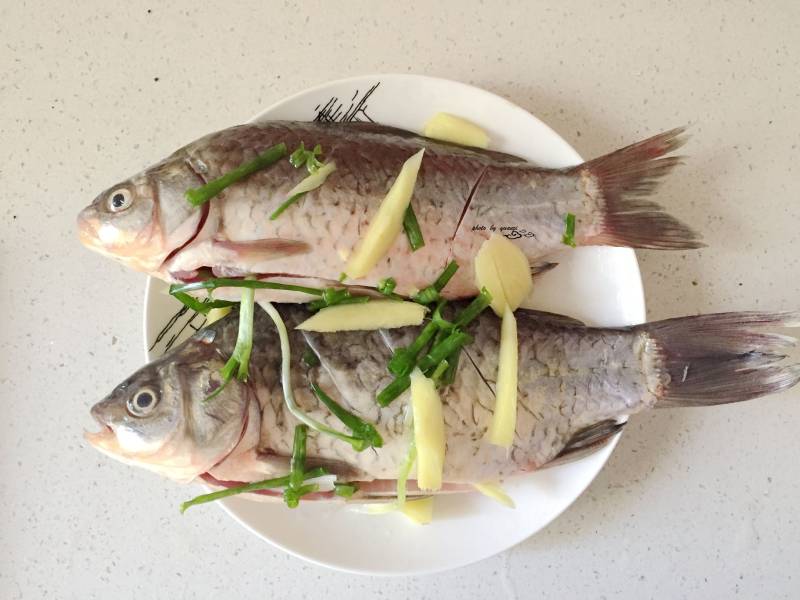 Steps for Cooking Carp and Crab Mushroom Soup