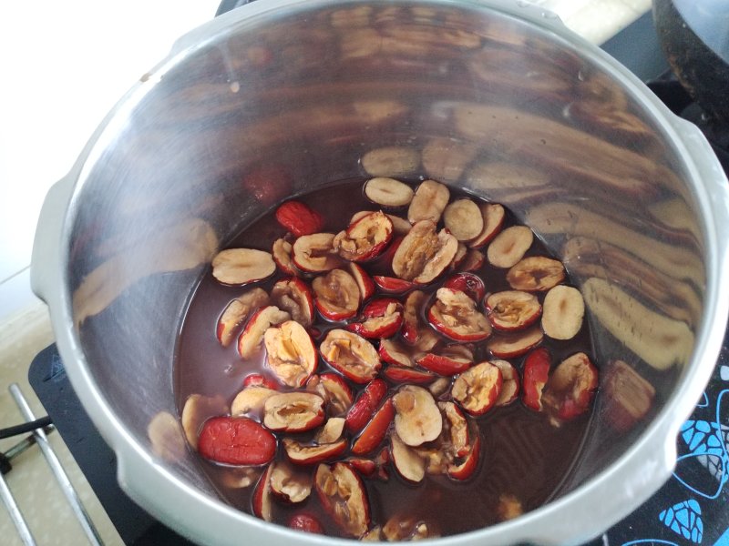 Steps for making Osmanthus Walnut Jujube Mung Bean Paste