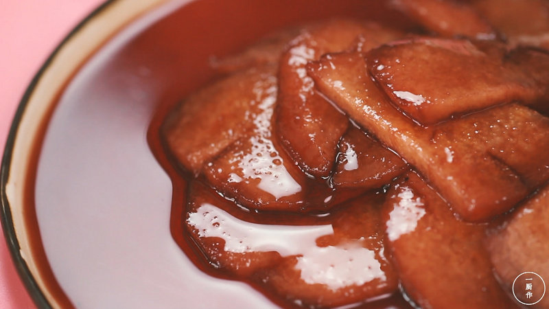 Red Wine Stewed Pears in a Yichu Enamel Cast Iron Pot