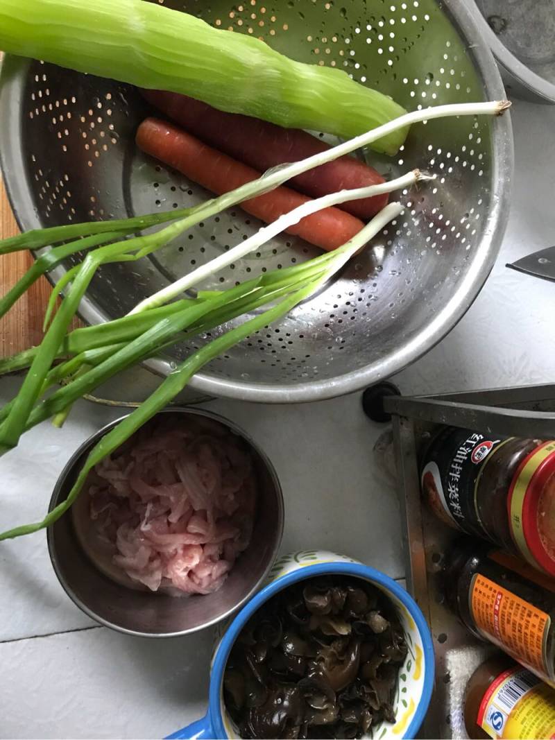 Steps for making Sichuan-style Fish-flavored Shredded Pork