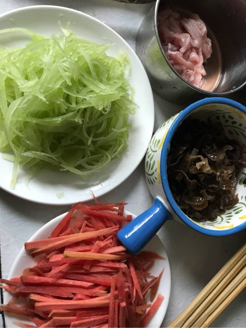 Steps for making Sichuan-style Fish-flavored Shredded Pork