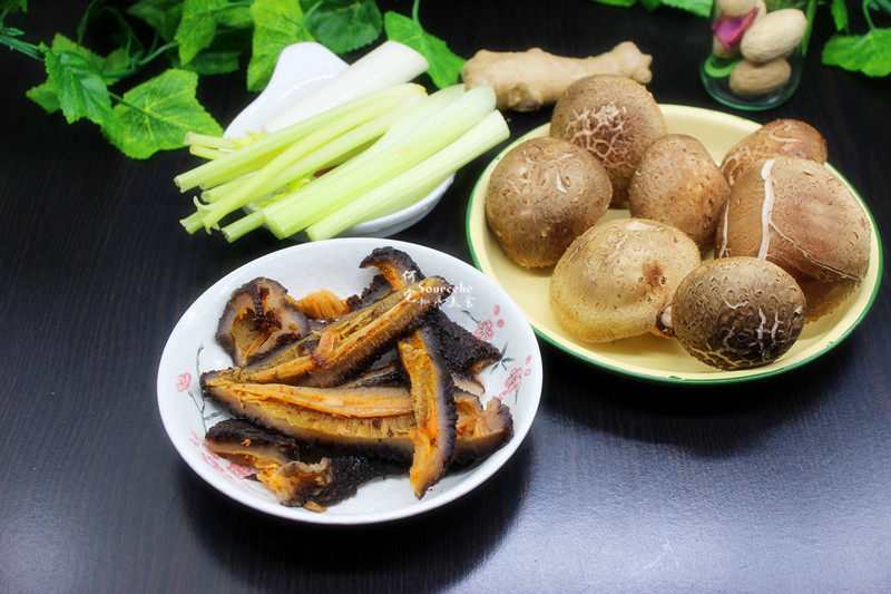 Steps for Cooking Sautéed Red Ginseng with Sesame Oil