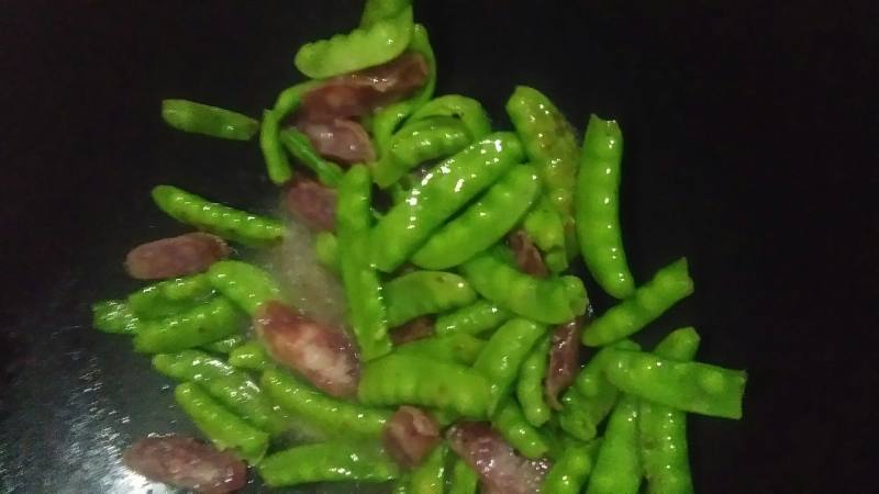 How to Stir-Fry - Green Beans with Chinese Sausage Step-by-Step