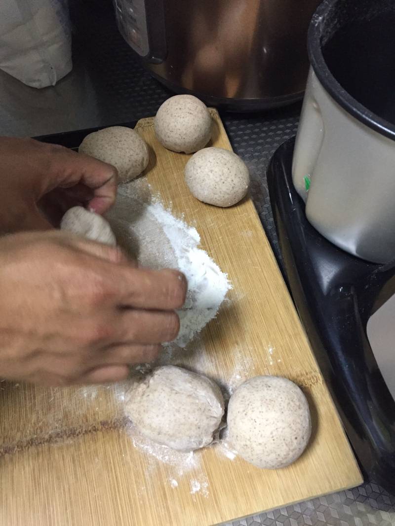 Steps for Making Whole Wheat Bran Steamed Buns