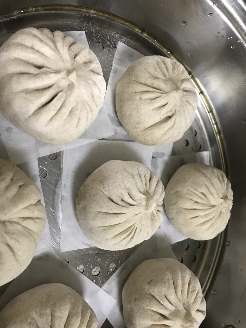 Steps for Making Brown Wheat Fennel Pork Buns