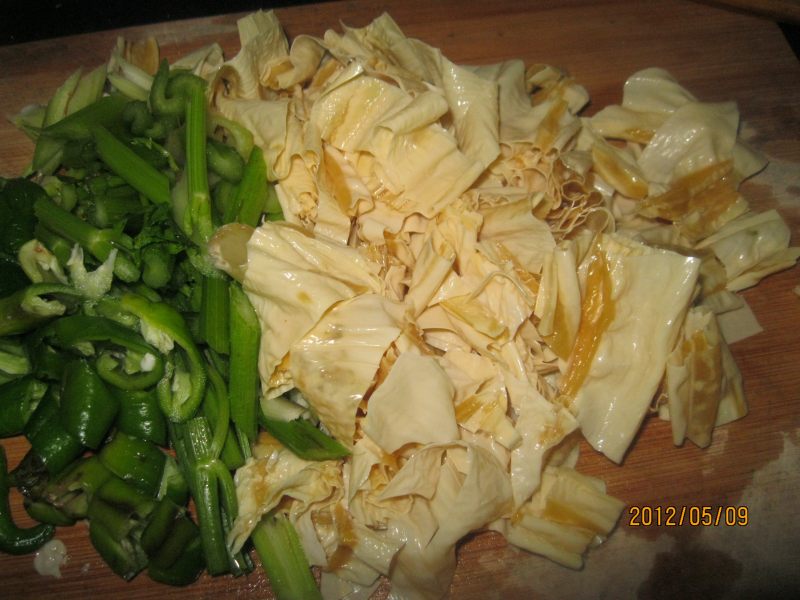 Steps for Stir-fried Pork with Bean Curd Sticks