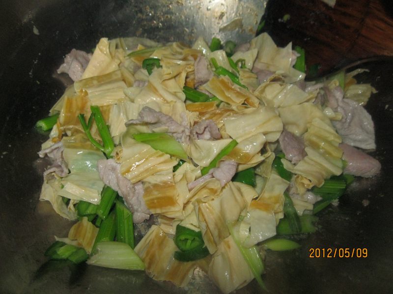 Steps for Stir-fried Pork with Bean Curd Sticks