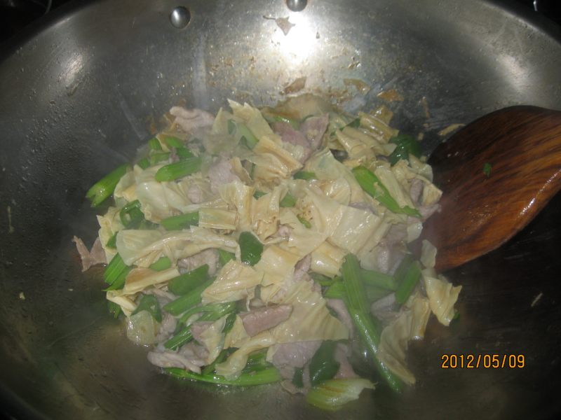 Steps for Stir-fried Pork with Bean Curd Sticks