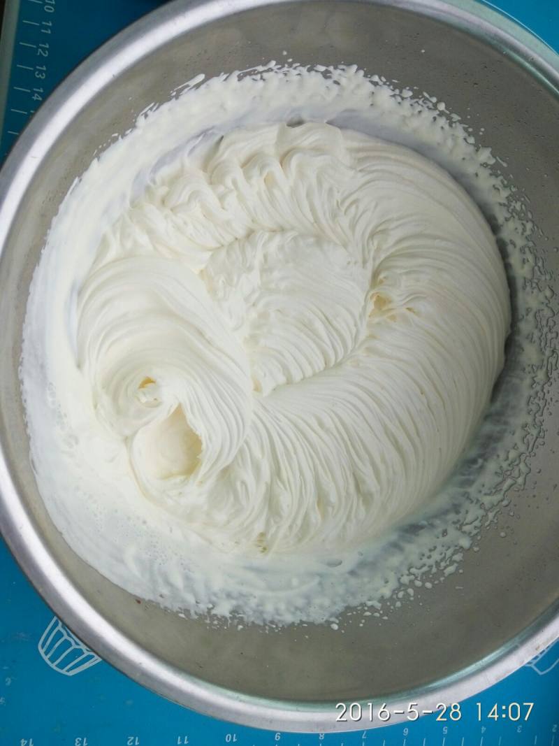 Steps for Making Six-Inch Doll Bath Cake