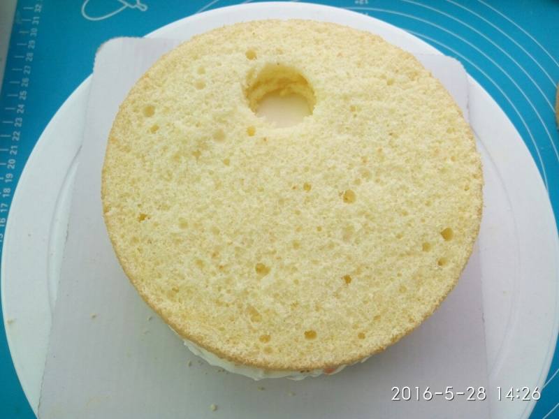 Steps for Making Six-Inch Doll Bath Cake