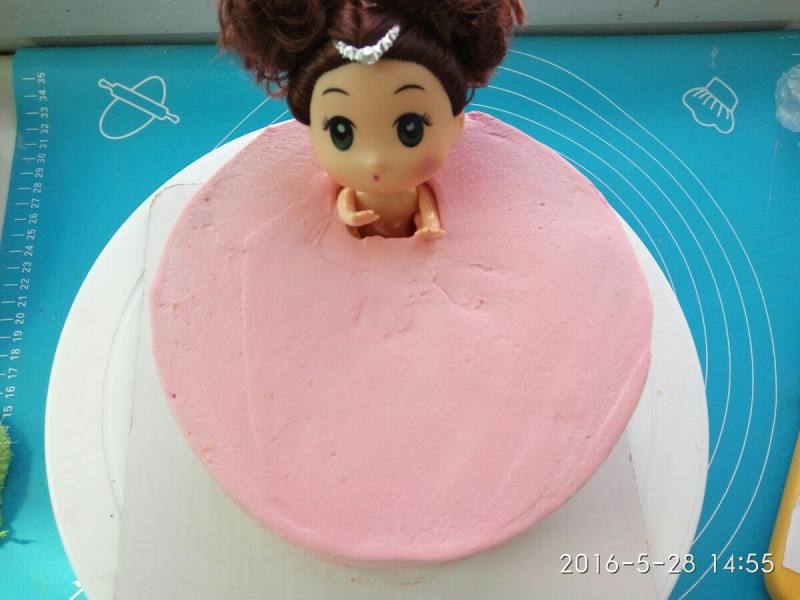 Steps for Making Six-Inch Doll Bath Cake