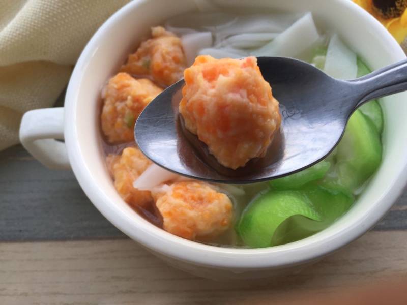 Steps for Making Carrot and Shrimp Ball Noodle Soup