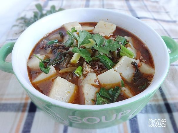 Sour and Spicy Rice Noodle Soup with Pickled Vegetables