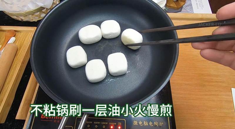 Cheese-filled Rice Cake, Easy to Make with Just One Non-stick Pan, Soft and Delicious Cooking Steps