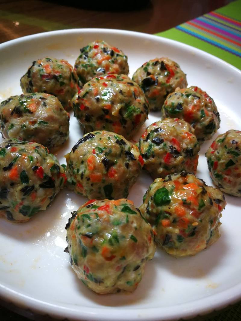 Steps for Making Five-color Meatballs