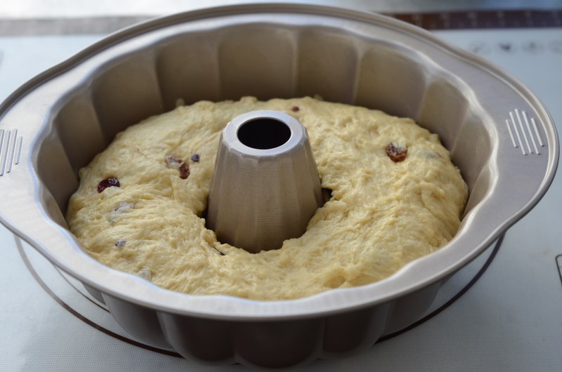 Steps for Making Guguhof Bread