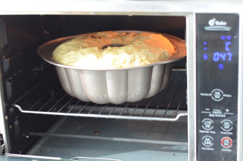 Steps for Making Guguhof Bread