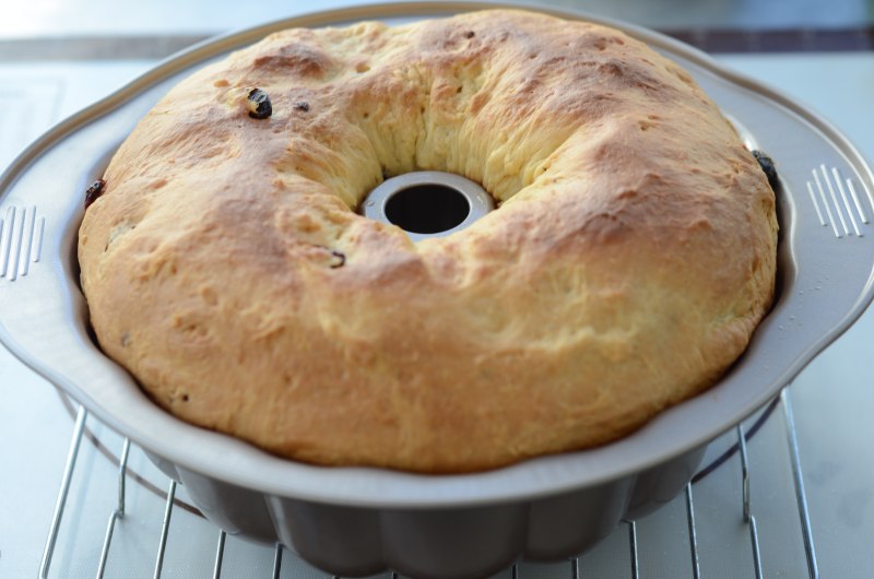 Steps for Making Guguhof Bread