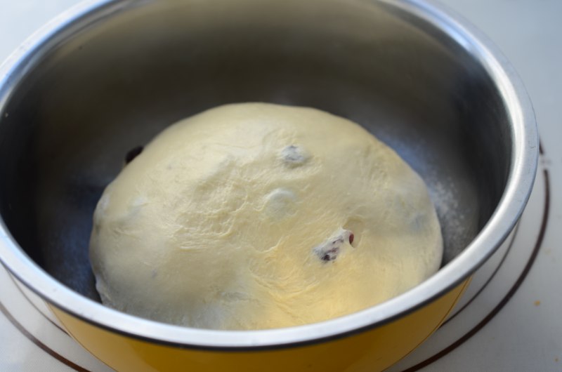 Steps for Making Guguhof Bread