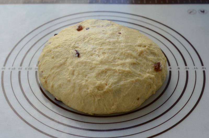 Steps for Making Guguhof Bread