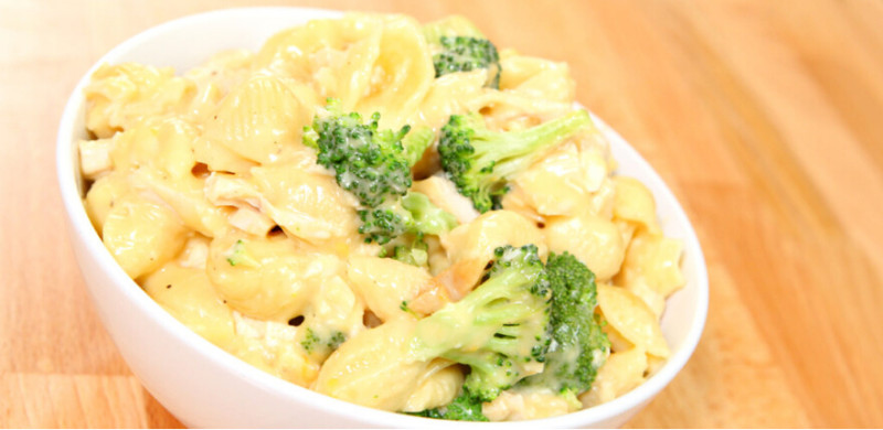 Broccoli Chicken Pasta in Cheese Sauce