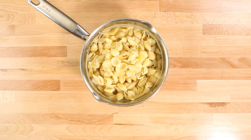 Steps for Making Broccoli Chicken Pasta in Cheese Sauce