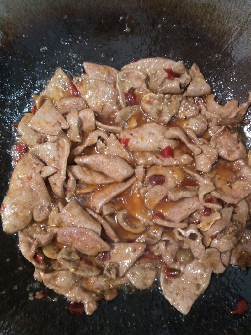 Steps for Cooking Pork Liver Stir-Fried with Scallions